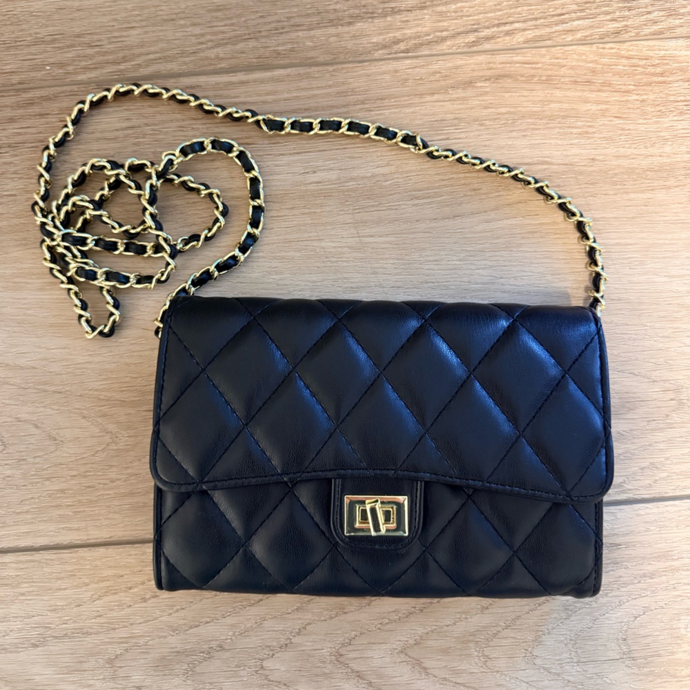 Elegant Black Quilted Chain Bag